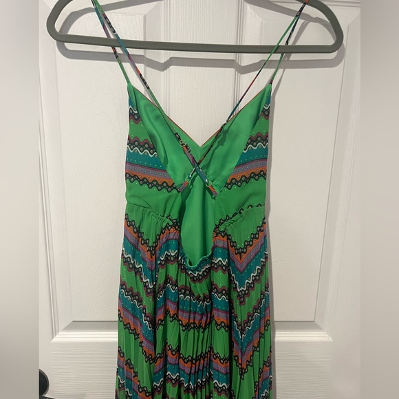 Green maxi dress with accordion pleating - Picture 5 of 5